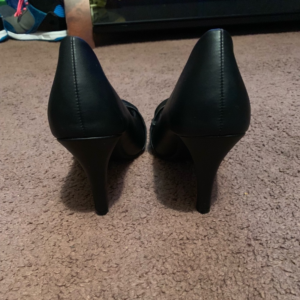 Heels - Picture 3 of 4